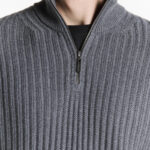 Sweater medio cierre acanalado