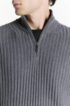 Sweater medio cierre acanalado