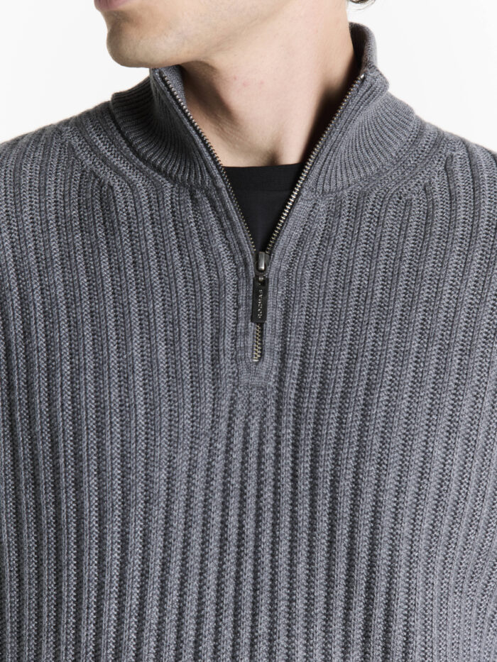 Sweater medio cierre acanalado