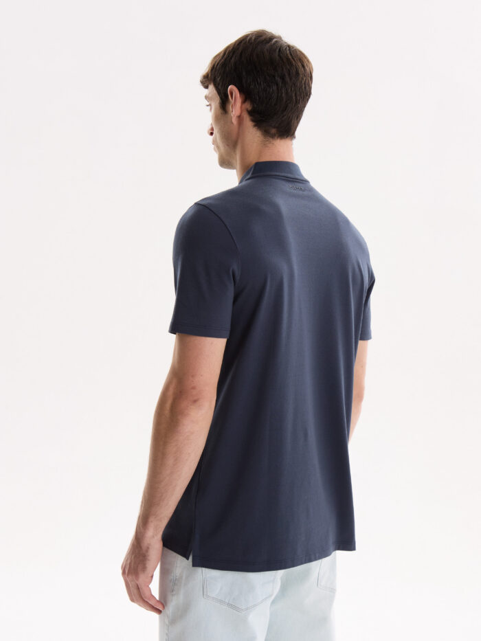 T-SHIRT CON BOTONES - Imagen 4