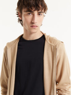 Campera hoodie tejida