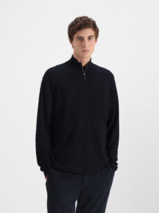 SWEATER MEDIO CIERRE ESCALONADO