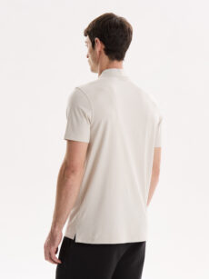 T-SHIRT CON BOTONES - Imagen 4