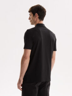 T-SHIRT CON BOTONES - Imagen 4