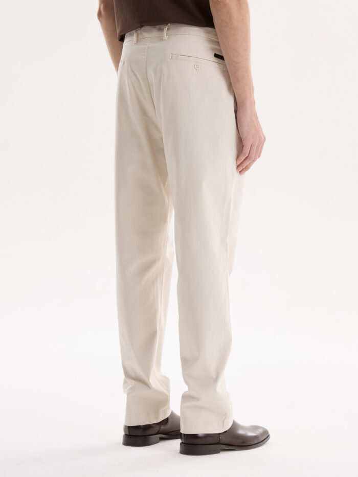 PANTALÓN GABARDINA CLÁSICO CON PRESILLAS - Imagen 4